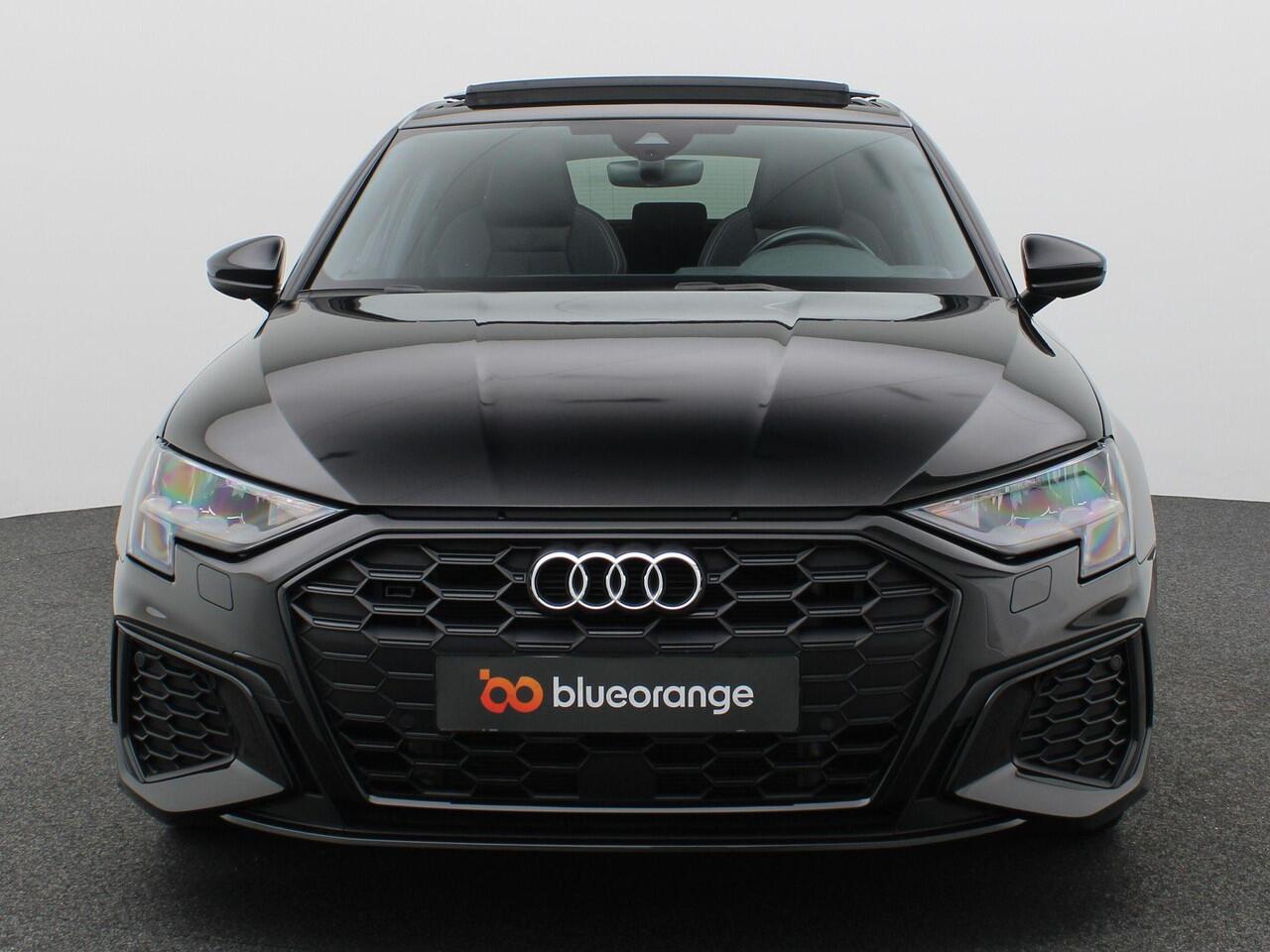 Audi A3 SPORTBACK 45 TFSI e S edition Competition 245PK S-tronic Pano-Schuifdak, Keyless, Stoelverwarming, Cruise Control, Lane Assist, Apple Carplay/Android Auto, Parkeersensoren voor en achter, 17" LM Velgen