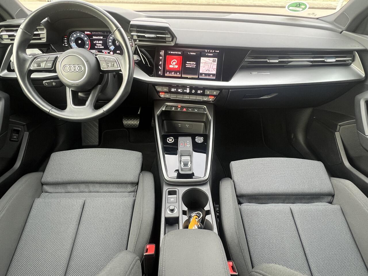 Audi A3 SPORTBACK 35 TFSI 150 pk Automaat Business Edition Navi Camera Sportstoelen Stoelverwarming Parkeersensoren v+a Led Koplampen Carplay Mild Hybride NL Auto 1e Eigenaar