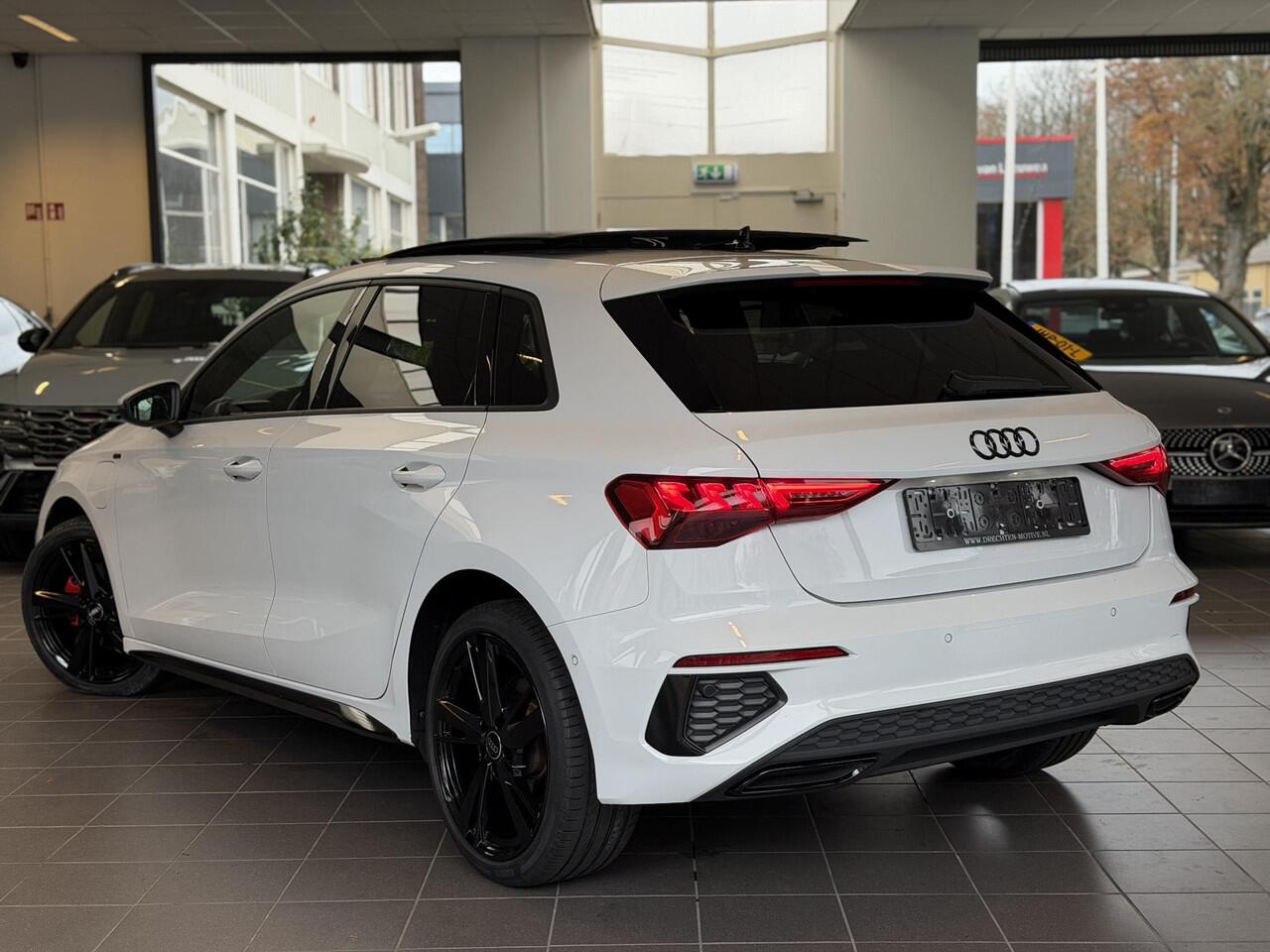 Audi A3 SPORTBACK 40 TFSI e 204 PK S LINE / LEDER / PANO / BLACKPACK