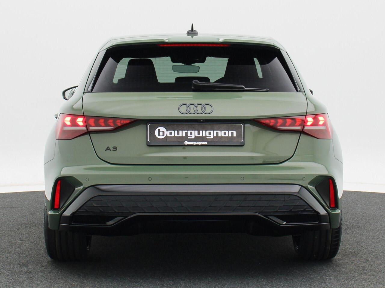 Audi A3 SPORTBACK 35 TFSI | S edition | | Privacy glas | Sonos 3d | 19 inch | Comfortsleutel | Matrix Led |