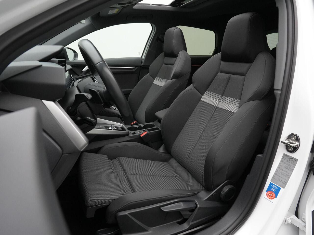 Audi A3 SPORTBACK 45 TFSI e 245 pk S-tronic Advanced edition / S-Line | Panoramadak | Achteruitrijcamera | Stoelverwarming | Navigatie