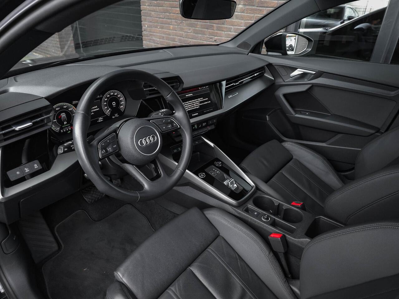 Audi A3 SPORTBACK 45 TFSI e S Line | Pano | 19"| B&O | Leer | Matrix | RS stoelen |
