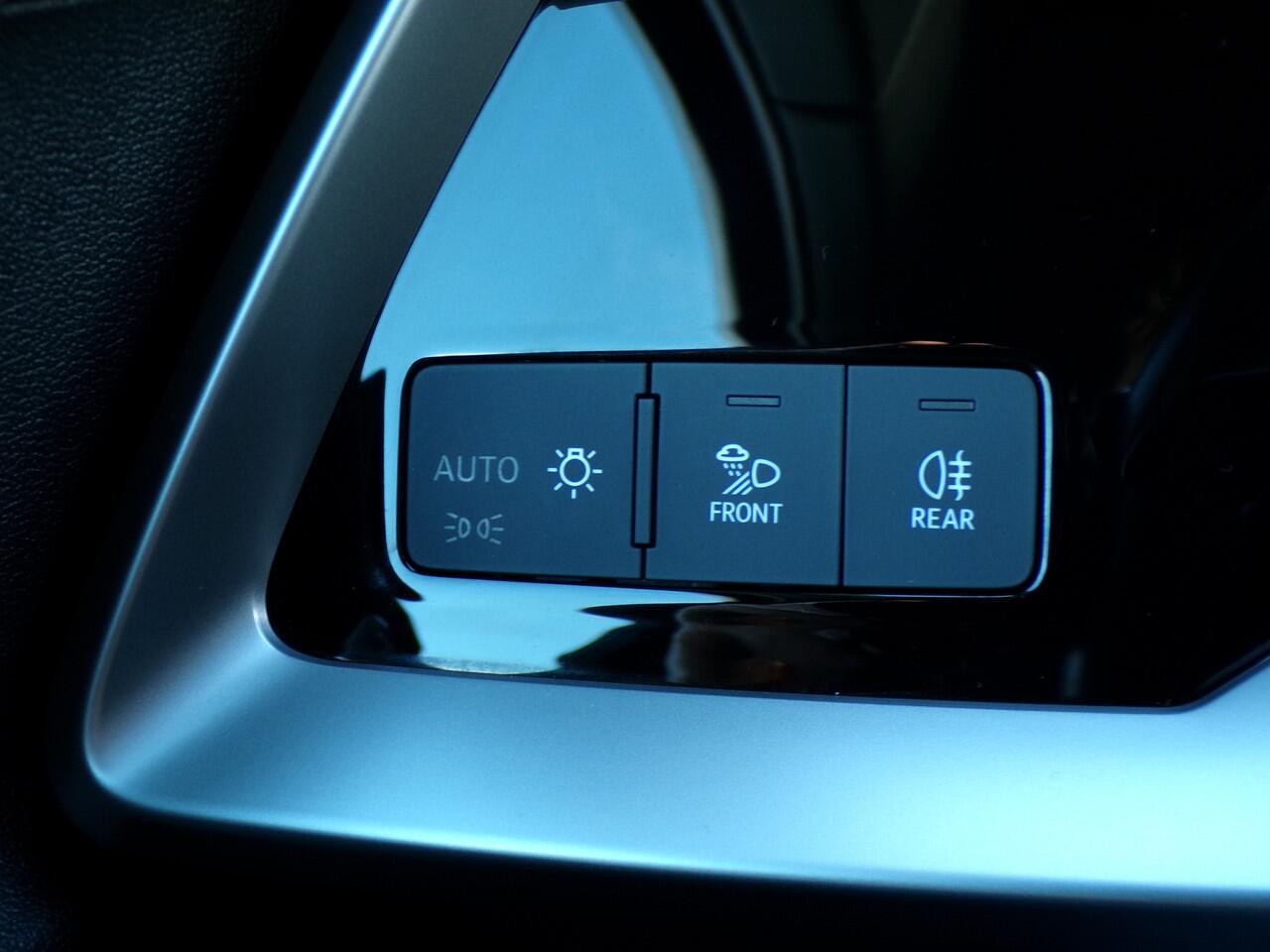 Audi A3 SPORTBACK 35 TFSI Business Edition, Full LED / Carplay + Android Auto / Camera + Sensoren / Climate control / 17' Velgen