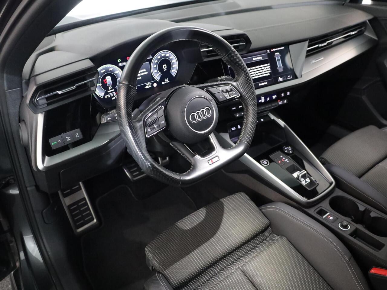 Audi A3 SPORTBACK 45 TFSI e S edition 245 pk | SOH 94% | S-tronic | Navigatie | Parkeersensoren (Park assist) | Adaptieve cruise control | Matrix LED koplampen | S-Line |