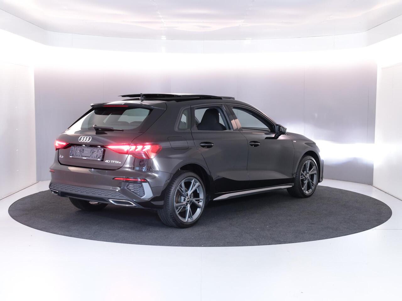 Audi A3 SPORTBACK 40 TFSI e Advanced edition 204 pk S-tronic | SOH 99% | Navigatie | Panoramadak | Parkeersensoren (Park assist) | Achteruitrijcamera | Stoelverwarming | S-Line exterieur |