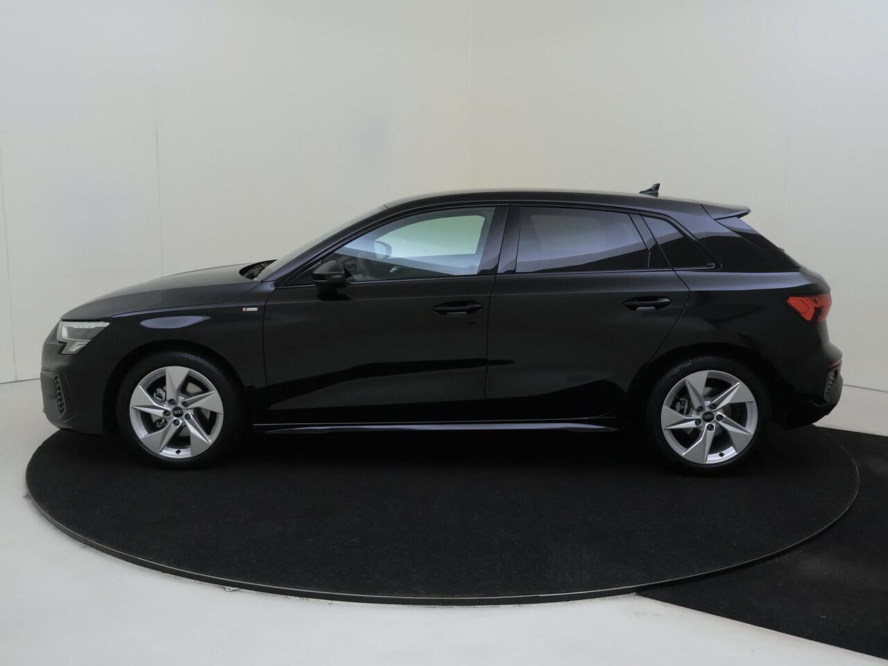 Audi A3 SPORTBACK 35 TFSI S edition | Trekhaak | Full LED verlichting | Navigatie Plus | Optiek zwart Plus | Adaptieve cruise control | CarPlay | Draadloze telefoonlader |