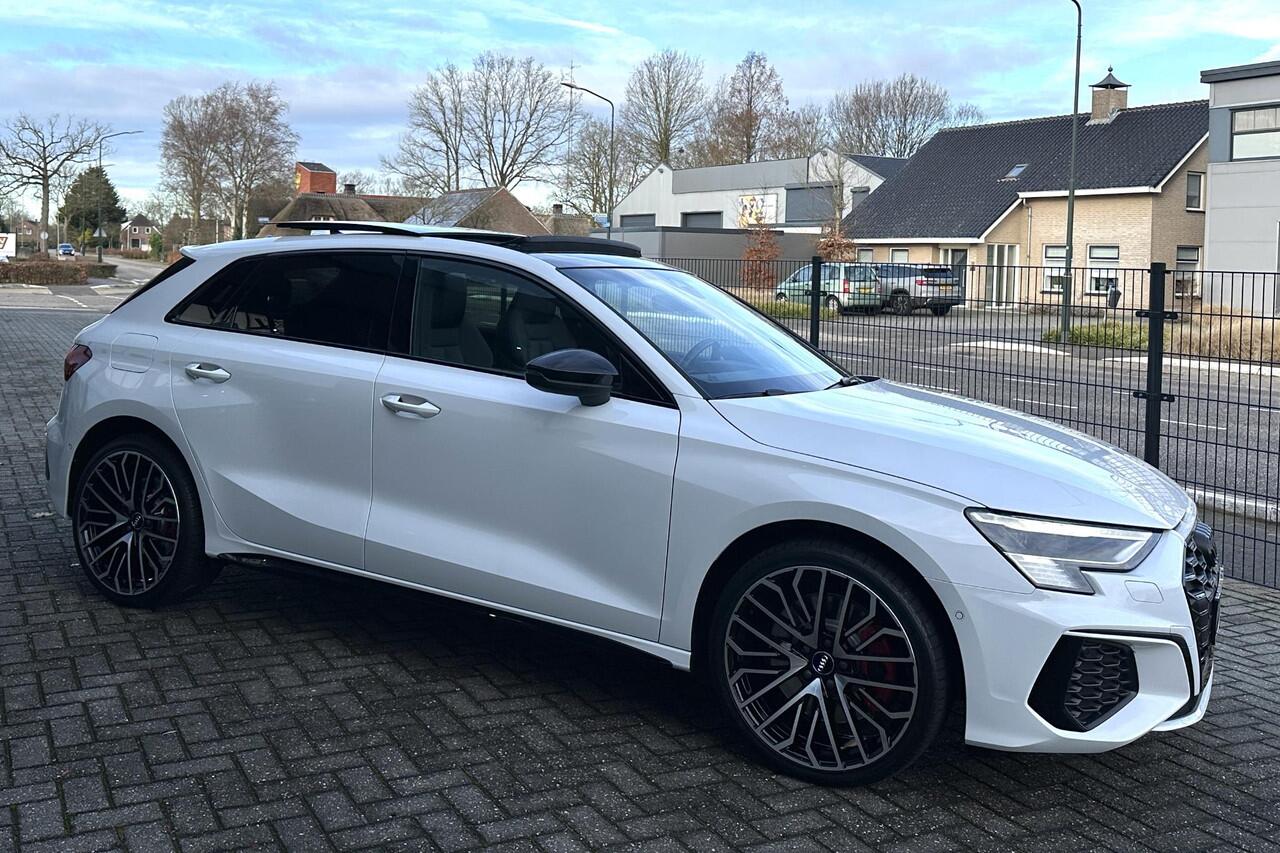 Audi A3 SPORTBACK 45 TFSIe S-Line Black Pano Leder Matrix B&O Sfeer