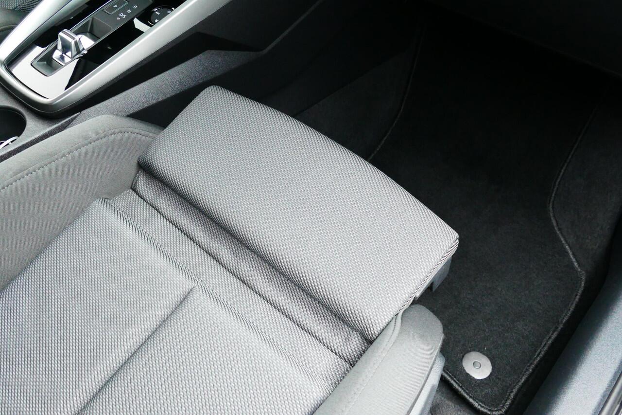 Audi A3 SPORTBACK 35 150pk TFSI Business edition. Camera, Navi, Virt Cockpit, Clima, Haak 1500kg