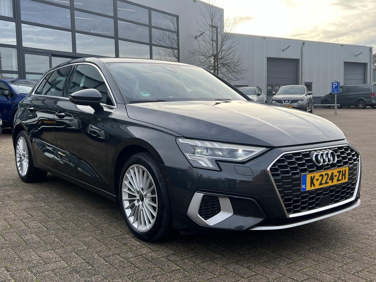 Audi A3 SPORTBACK 35 TFSI 150 pk Automaat Business Edition Navi Camera Sportstoelen Stoelverwarming Parkeersensoren v+a Led Koplampen Carplay Mild Hybride NL Auto 1e Eigenaar