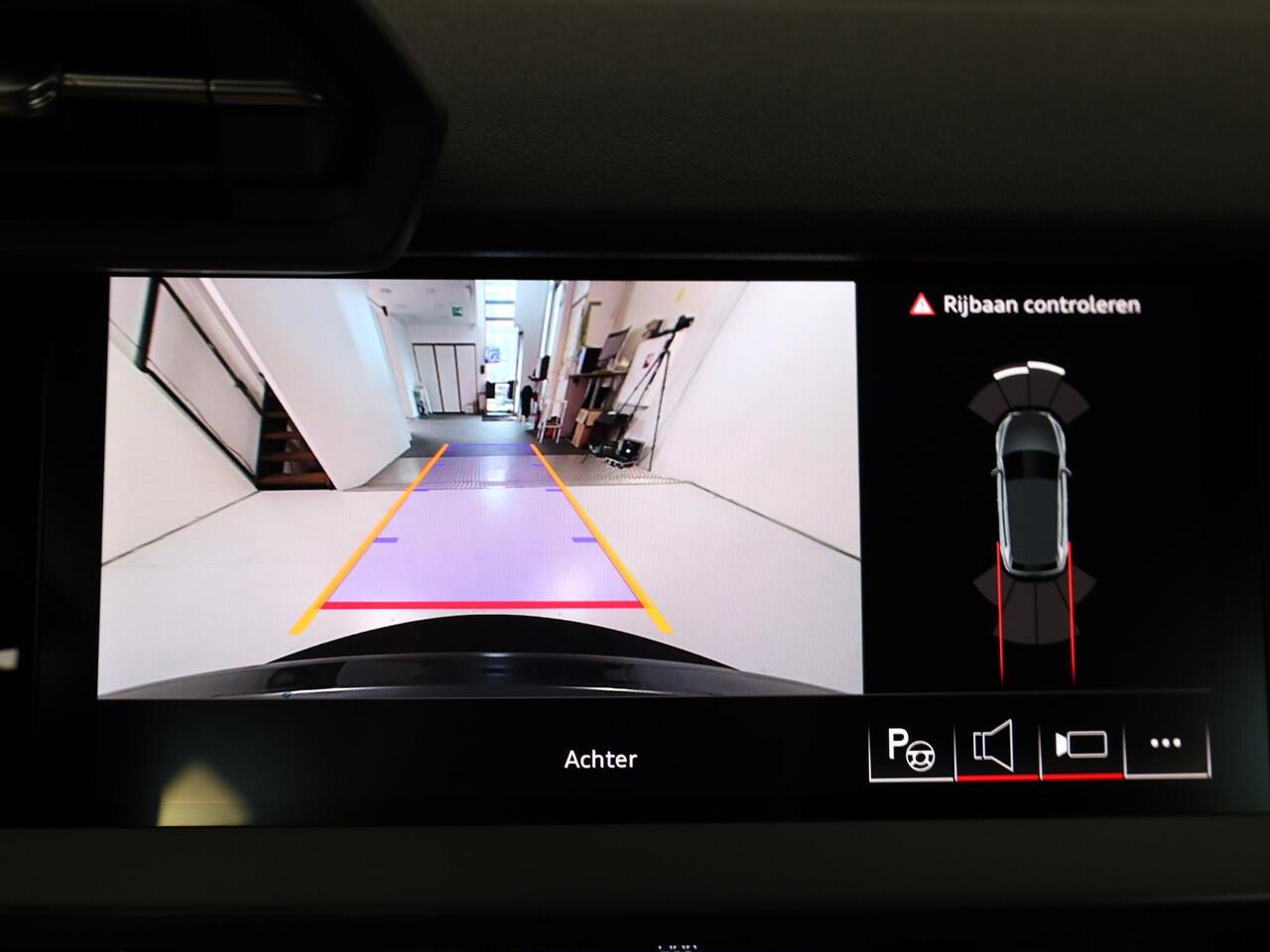 Audi A3 SPORTBACK 35 TFSI Advanced edition 150 pk Private lease vanaf ¤641,-| S-tronic | Verlengde garantie | Navigatie | Parkeersensoren (Park assist) | Achteruitrijcamera | Adaptieve cruise control | LED koplampen |