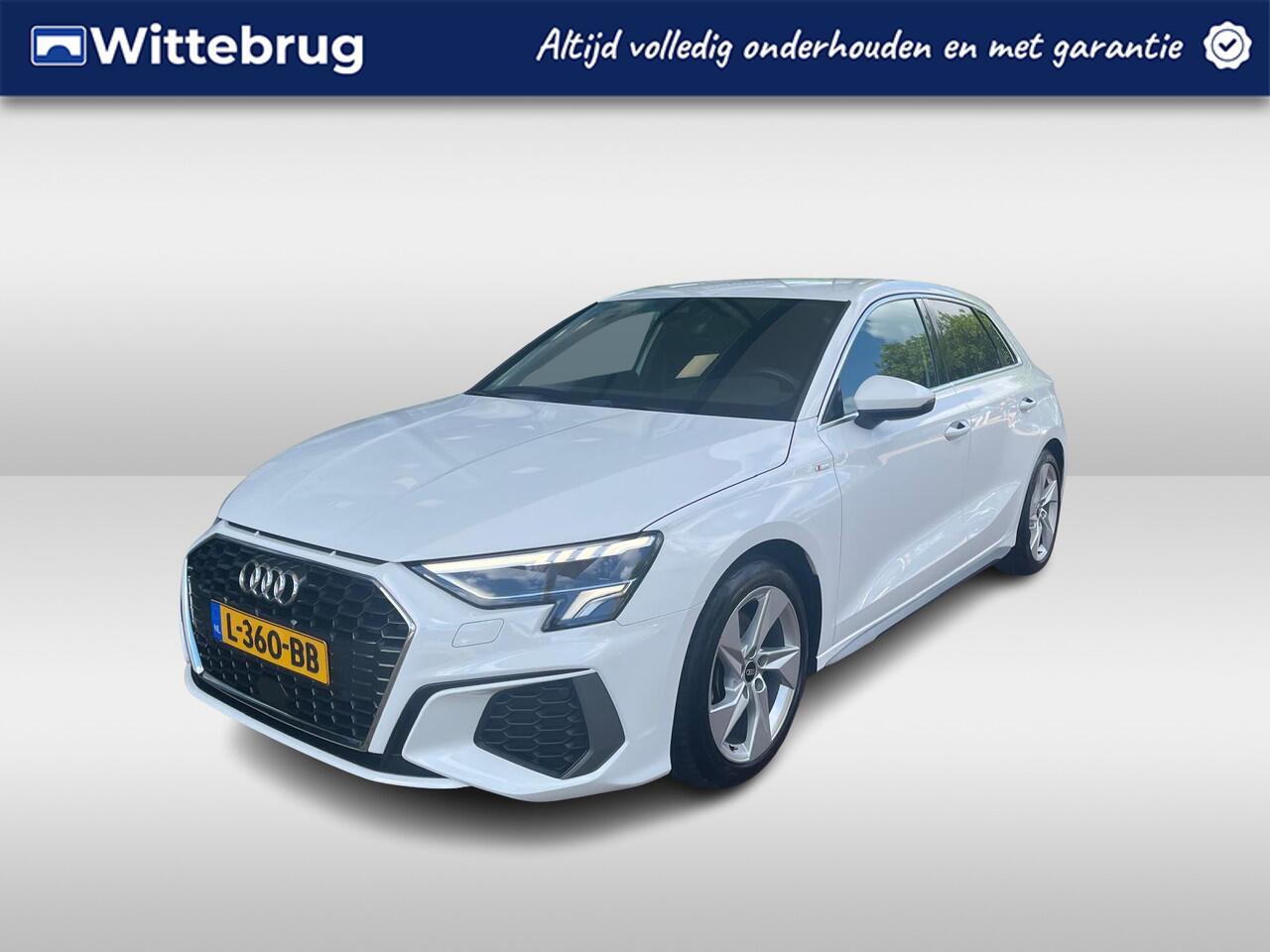 Audi A3 SPORTBACK 30 TFSI S edition / LED / S-Line Interieur & Exterieur / Navigatie / Camera / Donker Glas / 17" LMV