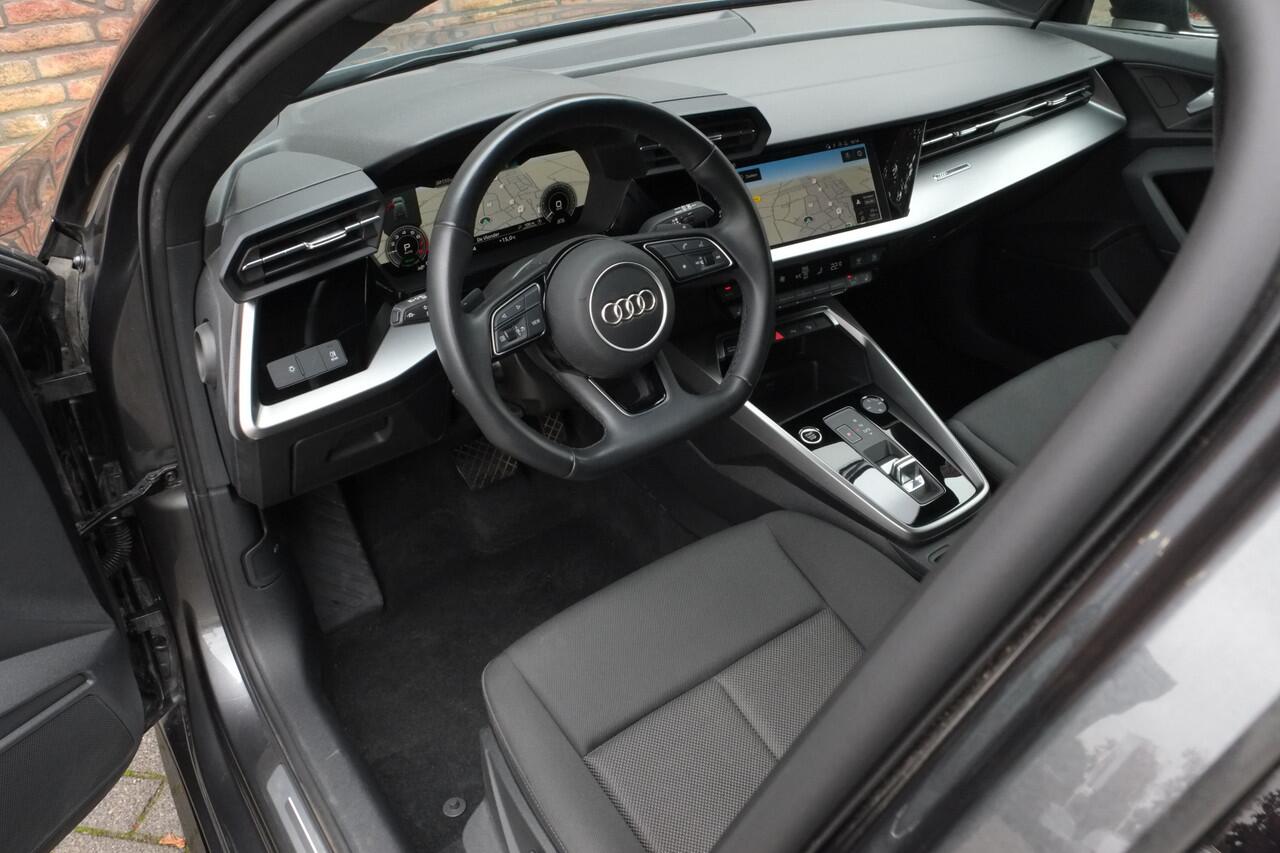 Audi A3 SPORTBACK 40 TFSI e S-LINE Achteruitrijcamera, Navigatie, Carplay