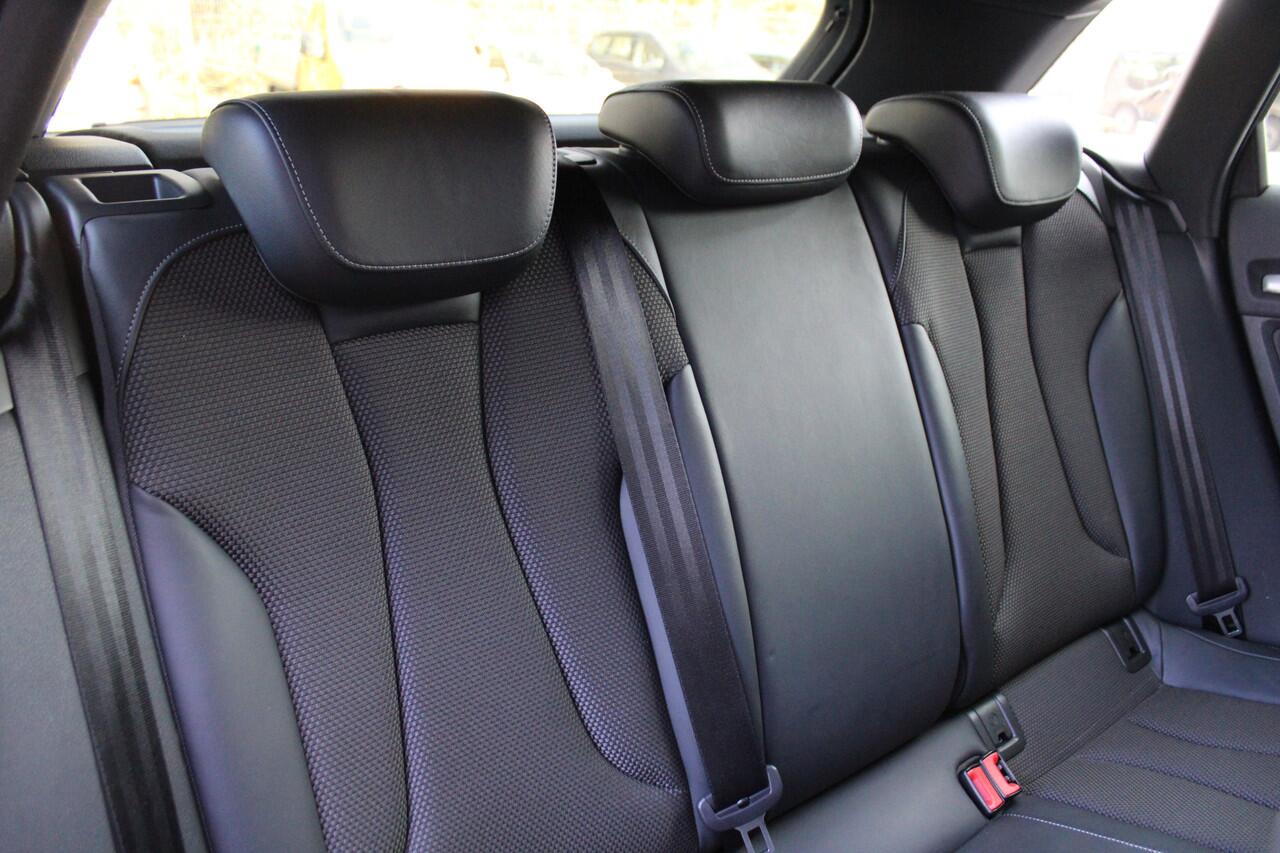 Audi A3 SPORTBACK 35 TFSI 150pk CoD S-tronic S-Line | Virtual Cockpit | Navigatie | LED | Stoelverwarming | Cruise control | DAB | Audi Drive Select