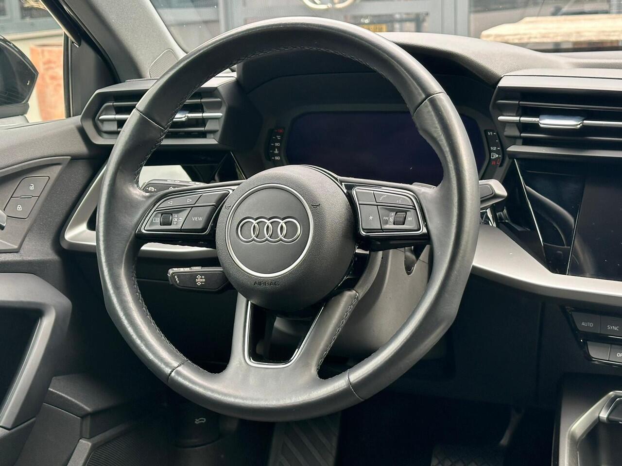 Audi A3 SPORTBACK 30 TFSI Business edition Automaat/VTcockpit/Trekhaak/Led/Cruise/PDC