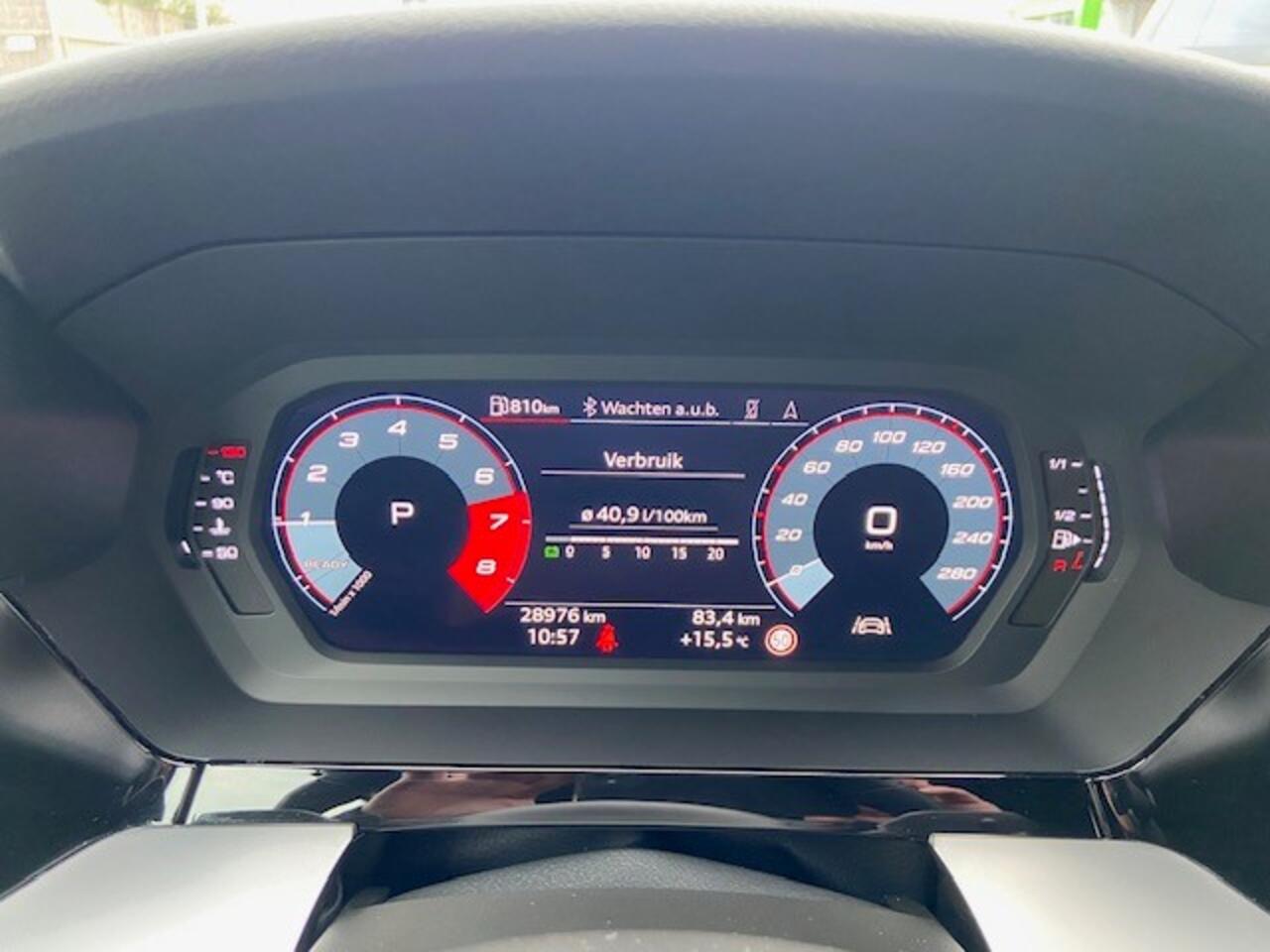 Audi A3 SPORTBACK 30 TFSI Advanced edition / Parkeerhulp achter / Navi / Cruise control