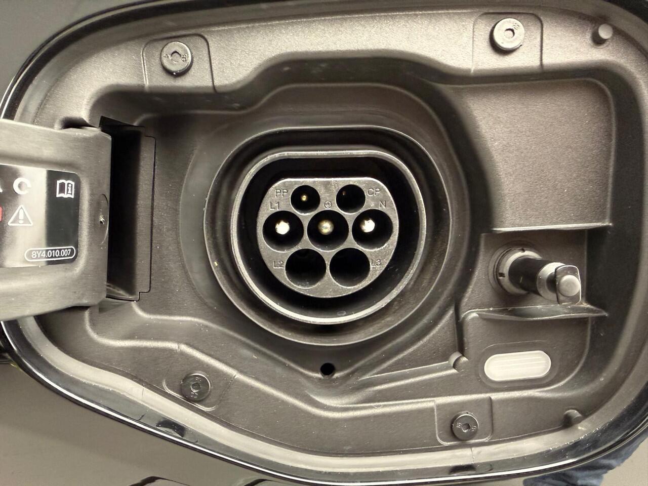 Audi A3 SPORTBACK 45 TFSI e S edition Competition | Zwart optiek | 18" | LED | Audi Sound | Ambiënt Lighting