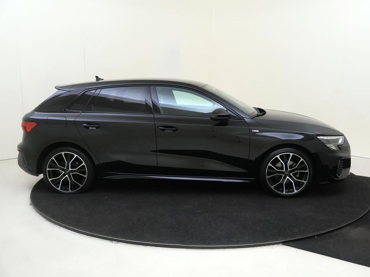 Audi A3 SPORTBACK 35 TFSI S edition | Navigatie Plus | Sfeerverlichting | Optiek zwart Plus | Full LED verlichting | CarPlay | Cruise control |