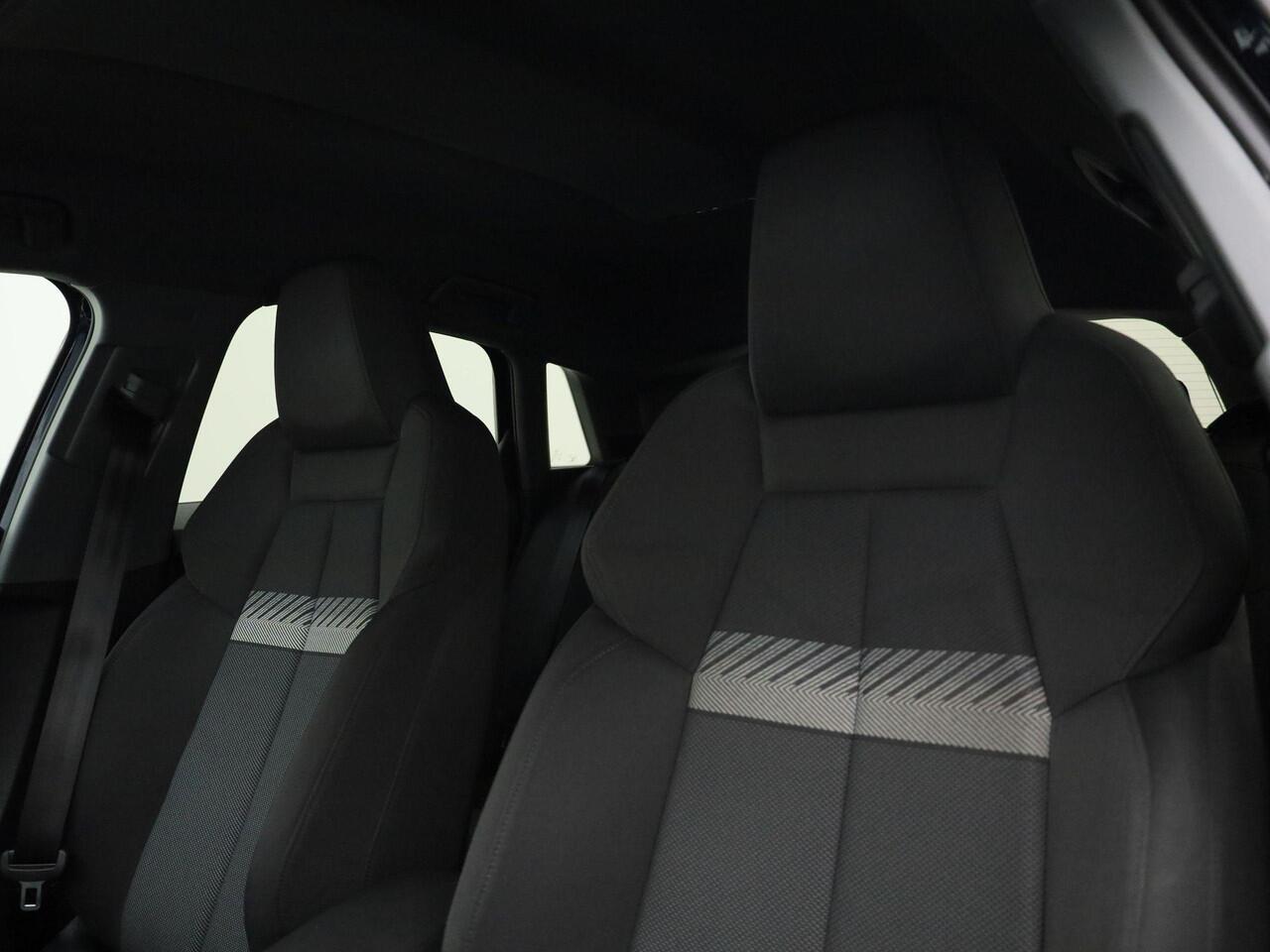 Audi A3 SPORTBACK 30 TFSI/110PK Business edition ·Apple/Android Car Play ·Navigatie · 18'' Velgen · Parkeersensoren ·