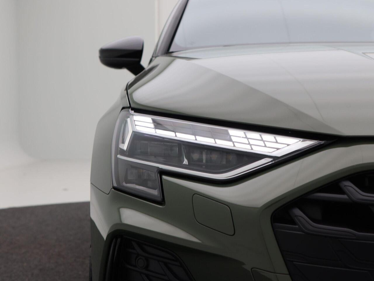 Audi A3 SPORTBACK 35 TFSI | S edition | | Privacy glas | Sonos 3d | 19 inch | Comfortsleutel | Matrix Led |