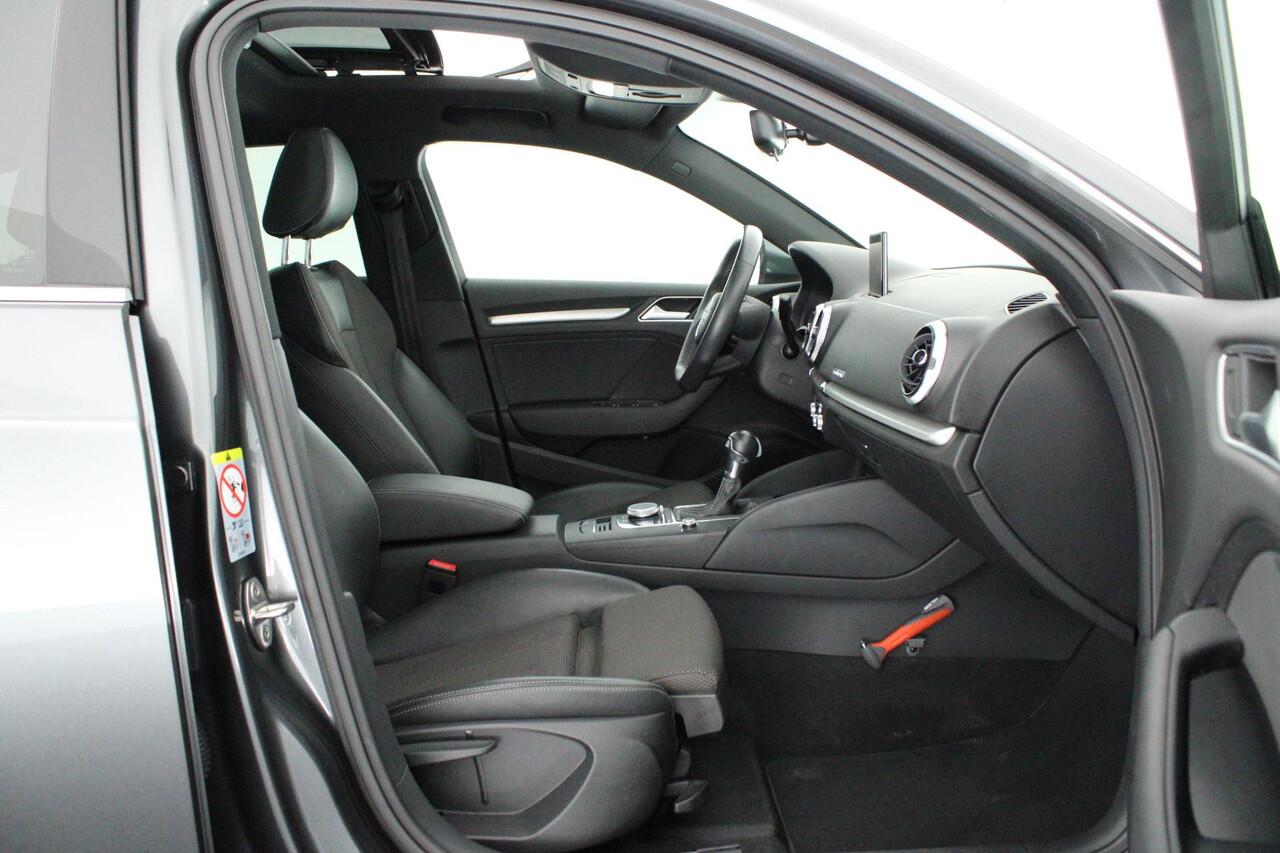 Audi A3 SPORTBACK 40 e-tron 204pk S-Line Trekhaak Keyless Stoelverwarming Panoramadak Navigatie