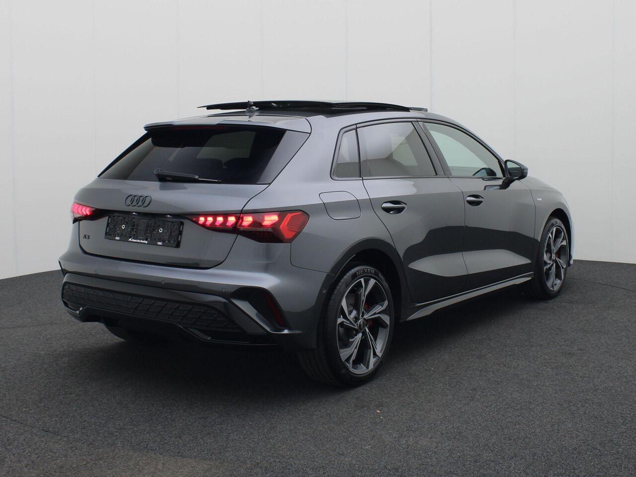 Audi A3 SPORTBACK 45 TFSIe 272PK S Line Competition · Panoramadak · Drive select · Camera + Parkeersensoren · Garantie tot april 2027