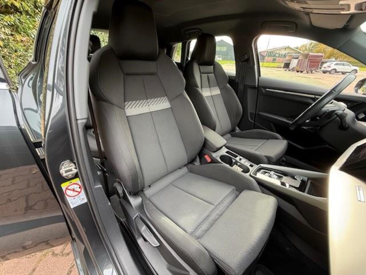 Audi A3 SPORTBACK 30TFSI HEV 110PK S-TRONIC ATTITUDE/LED/ACARPLAY