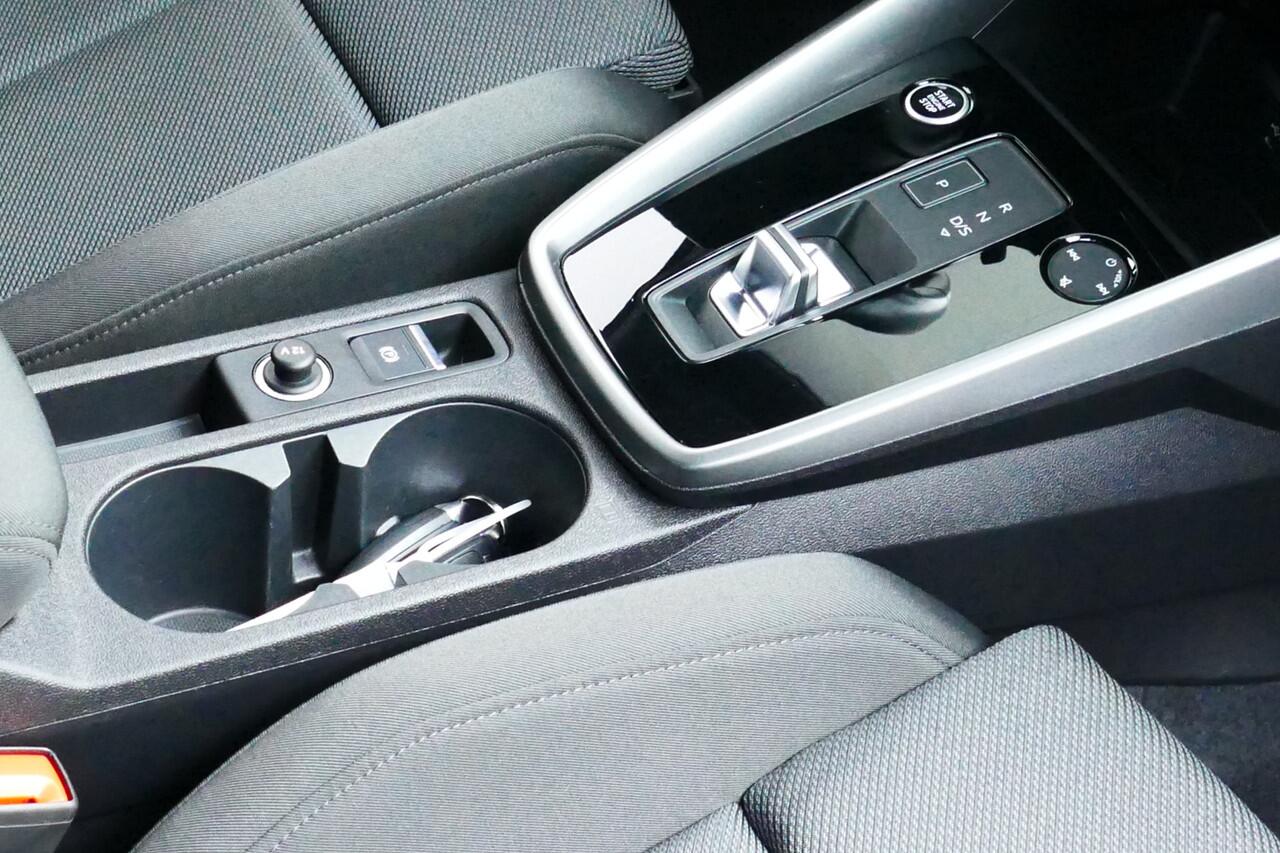 Audi A3 SPORTBACK 35 150pk TFSI Business edition. Camera, Navi, Virt Cockpit, Clima, Haak 1500kg