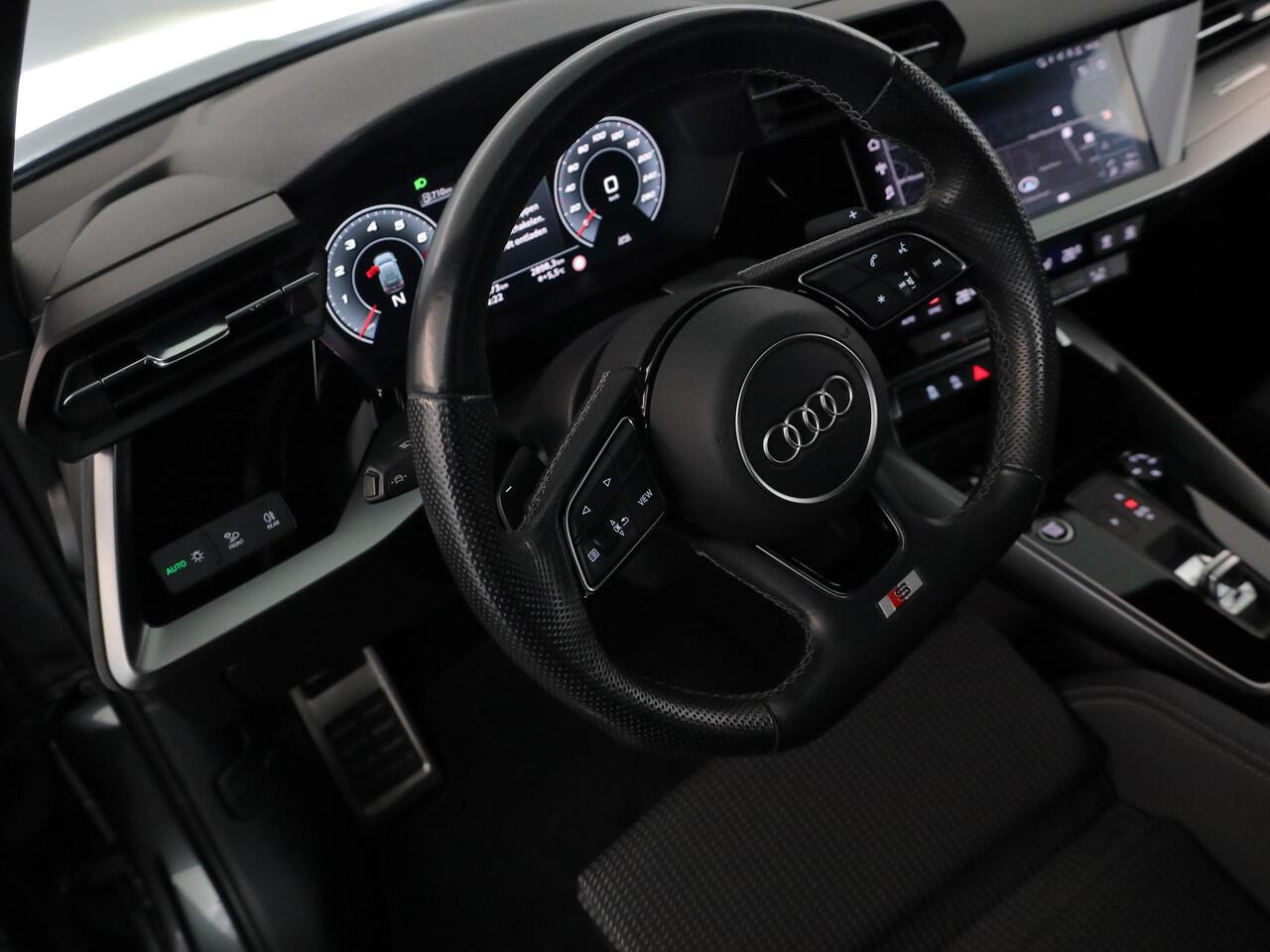 Audi A3 SPORTBACK 30 TFSI S edition 110 pk S-tronic | Navigatie | Parkeersensoren achter | Apple Carplay/Android Auto | LED koplampen | S-Line |