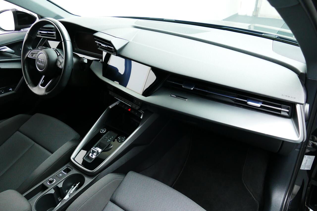 Audi A3 SPORTBACK 35 150pk TFSI Business edition. Camera, Navi, Virt Cockpit, Clima, Haak 1500kg