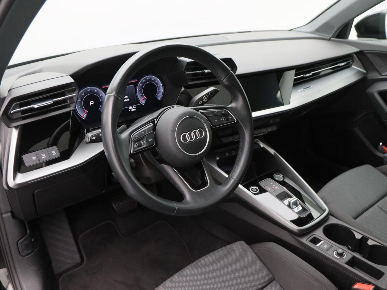 Audi A3 SPORTBACK 30 TFSi 110 Pk Automaat Advanced edition | Panorama Dak | Carplay | Full LED | Cruise Control | Parkeersensoren | Climate Control | Navigatiesysteem | 18 Inch