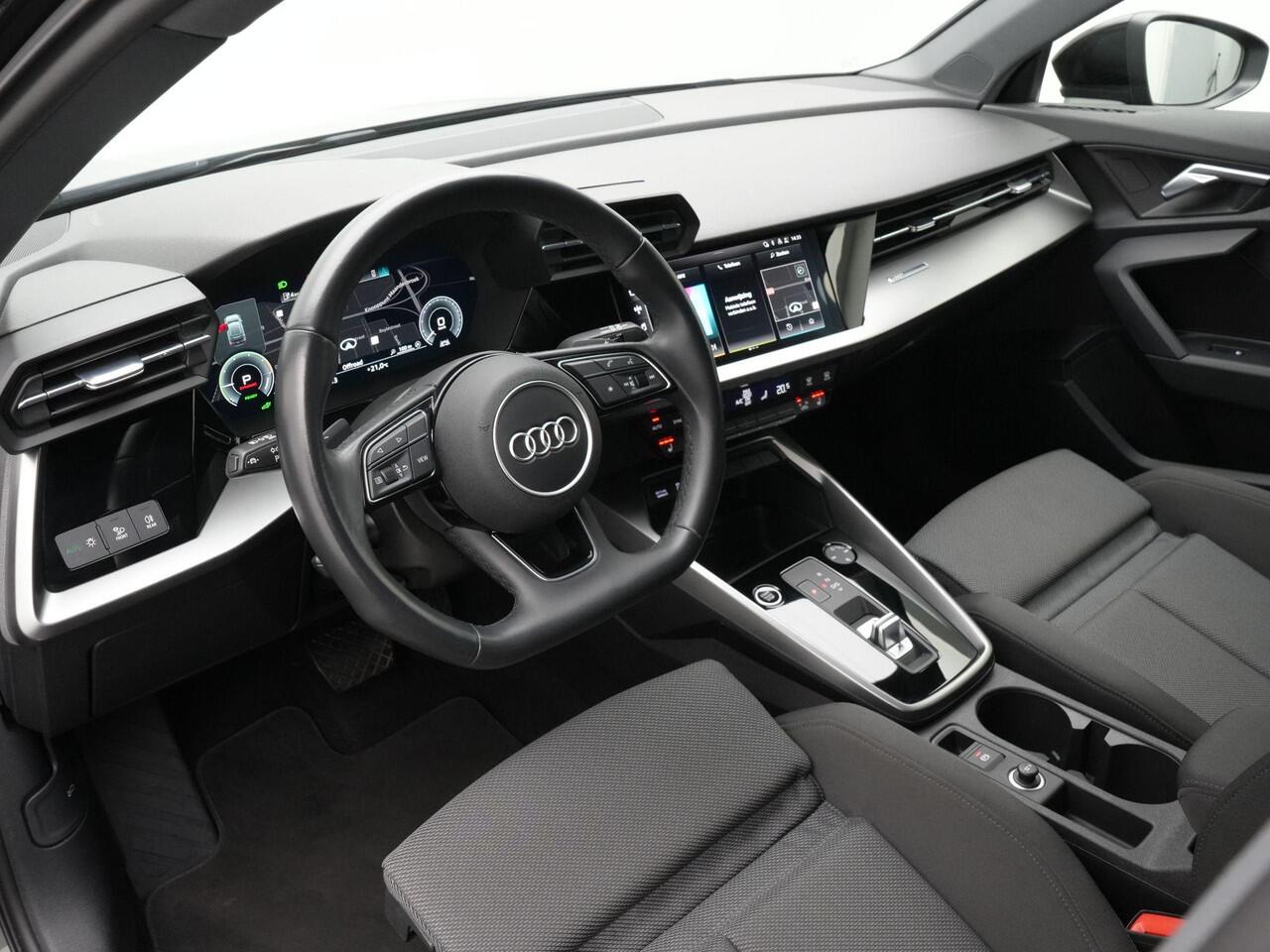 Audi A3 SPORTBACK 45 TFSI e 245 pk S-tronic S edition Competition | LED koplampen | Trekhaak | Stoelverwarming | Sportstoelen | Standkachel | Remklauwen rood | 18 inch