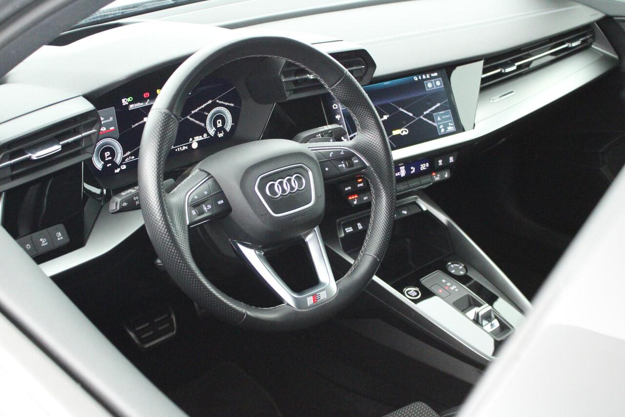 Audi A3 SPORTBACK 40 TFSI e 204pk 2x S-Line Trekhaak Camera Keyless Head-Up Stoelverwarming Virtual Cockpit Navigatie