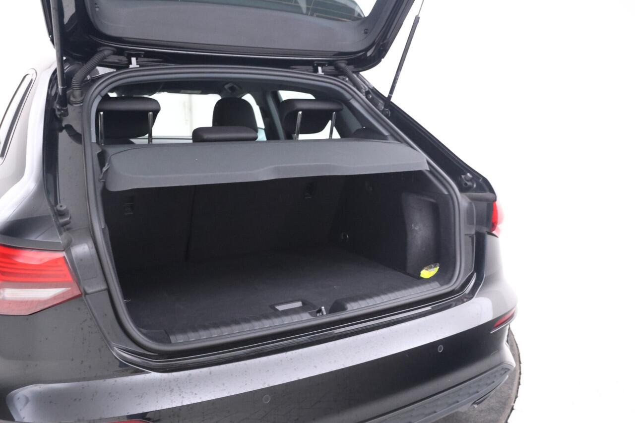 Audi A3 SPORTBACK 30 TFSI S edition Automaat, Navigatie, Must see!