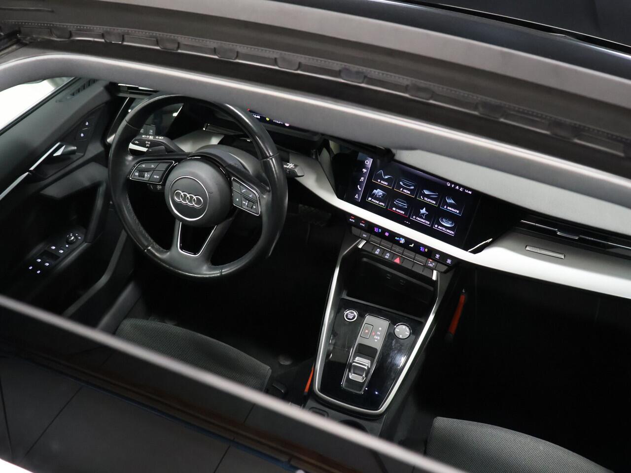 Audi A3 SPORTBACK 30 TFSI Sport [PANORAMADAK, APPLE CARPLAY, VERKEERSBORDDETECTIE, DIGITAL DASHBOARD,NIEUWSTAAT]