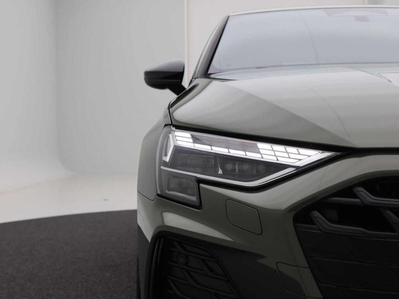 Audi A3 SPORTBACK 35 TFSI | S edition | | Privacy glas | Sonos 3d | 19 inch | Comfortsleutel | Matrix Led |