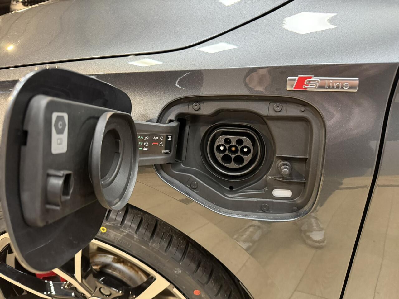 Audi A3 SPORTBACK 45 TFSI e S edition Competition 3x S Line | Airco ECC | Virtual | Camera | Cruise Control | Bang & Olufsen | Isofix | NAP