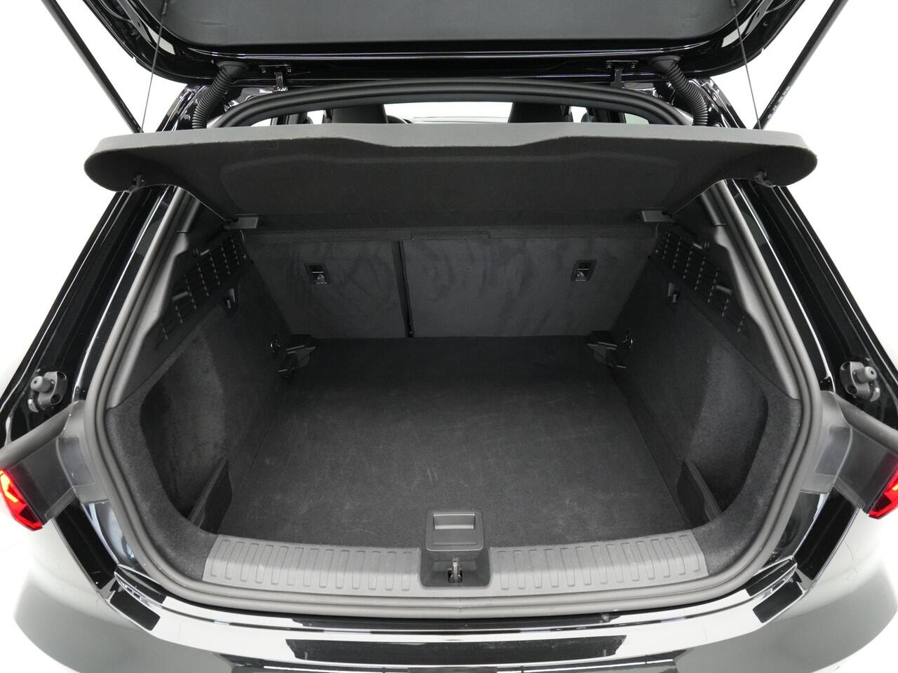 Audi A3 SPORTBACK 30 TFSI 116 pk S-tronic S edition Navi, PDC, Led, Privacy glas 30