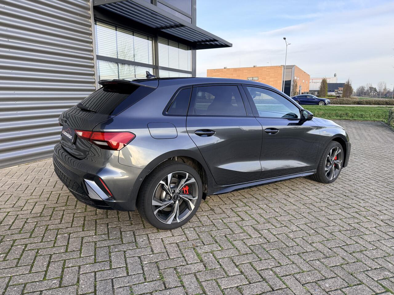 Audi A3 SPORTBACK 45 TFSI e S edition Competition 200kW Automaat Topmodel 45 TFSI e plug in hybride 200 kW S-line