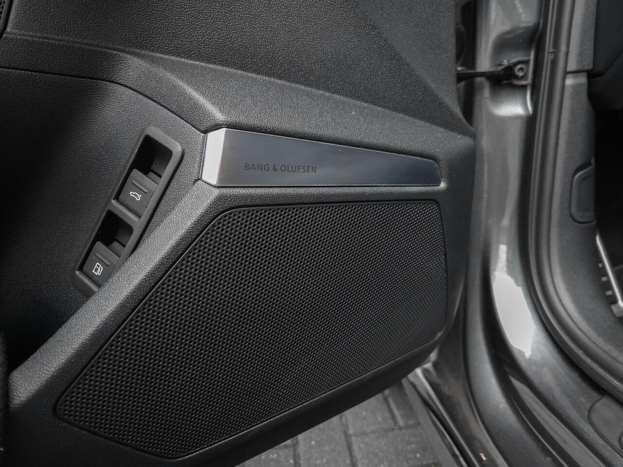 Audi A3 SPORTBACK 45 TFSIe S | Pano | B&O | 19"| Memo | HUD | Amb 30kl | E. Klep | Massage