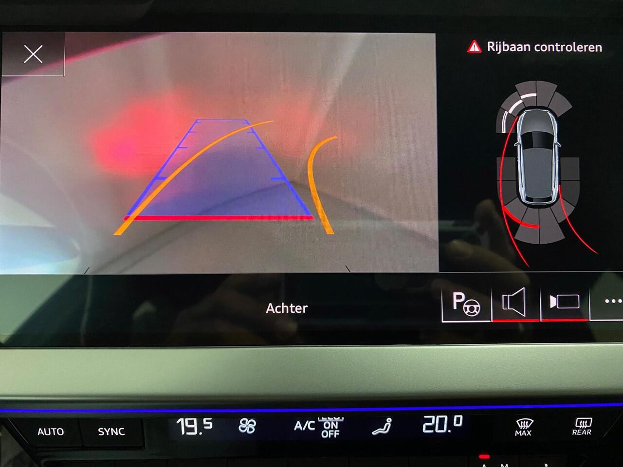 Audi A3 SPORTBACK 45 TFSI e S edition Competition Elk. verstelbare Schaalstoelen Camera 18 Inch Privacy Glass