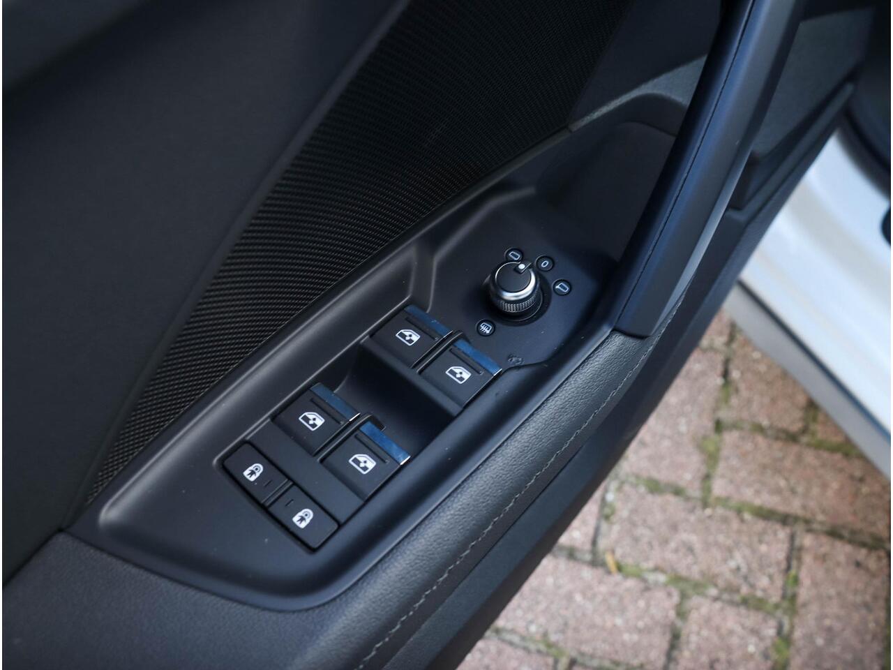 Audi A3 SPORTBACK 30 TFSI S edition Automaat 2x S Line Matrix LED