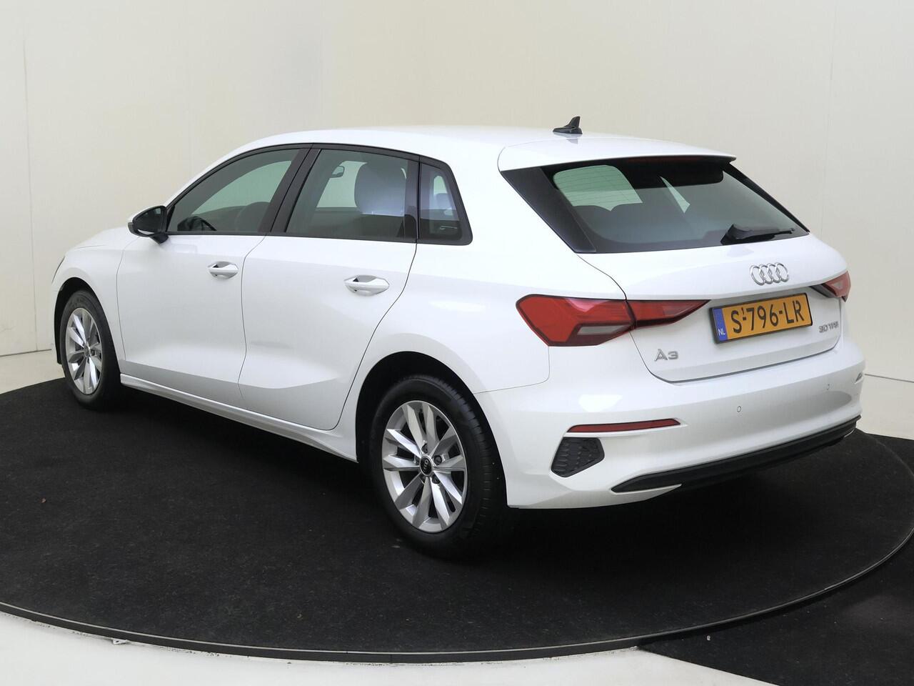 Audi A3 SPORTBACK 30 TFSI Attitude | CarPlay | Draadloze telefoonlader | Cruise control | Virtual cockpit | Parkeersensoren achter | Lane- en frontassist |