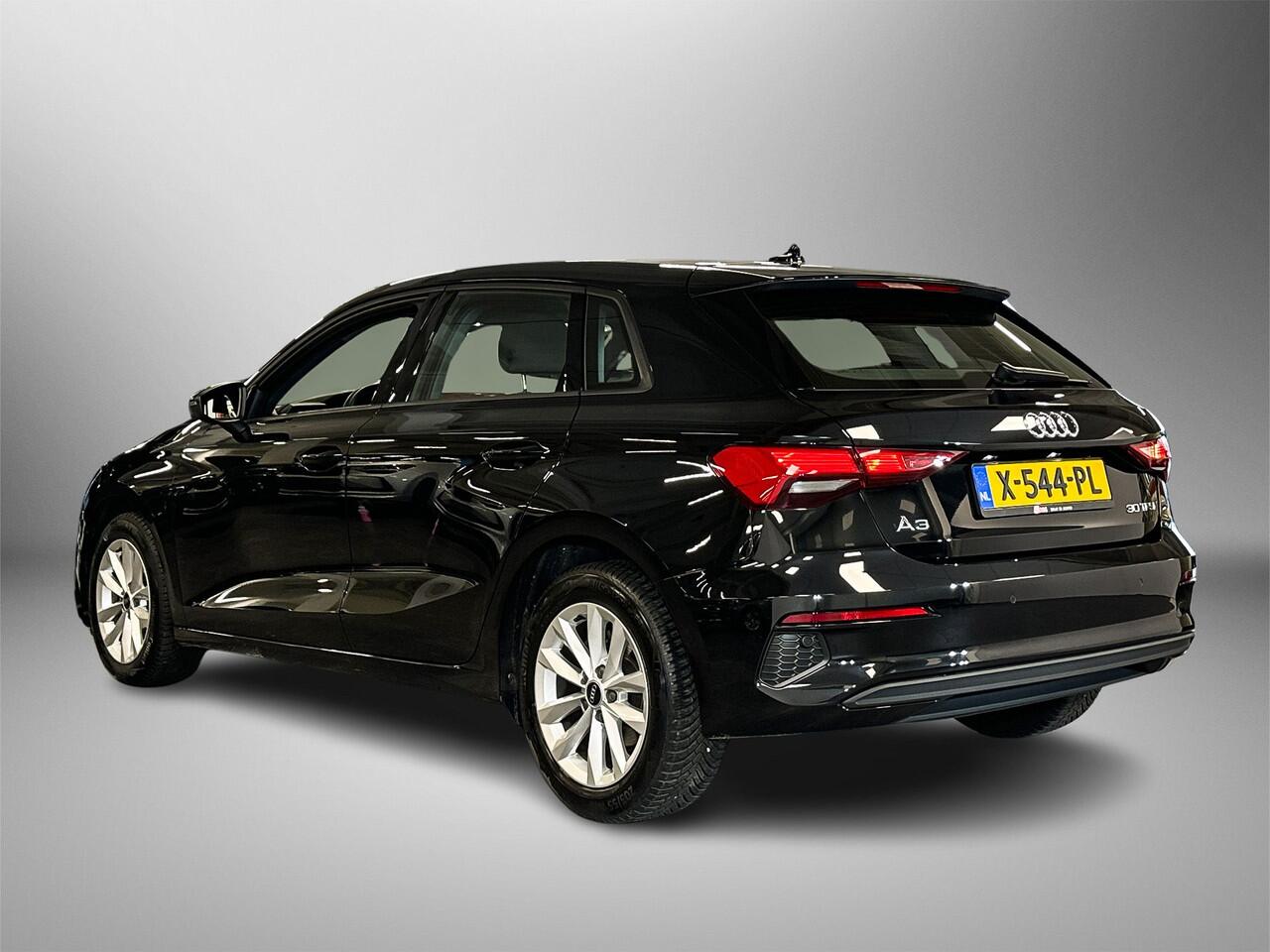 Audi A3 SPORTBACK 30 115pk TFSI Pro Line Parkeersensoren achter | Cruise control | Licht & regensensor