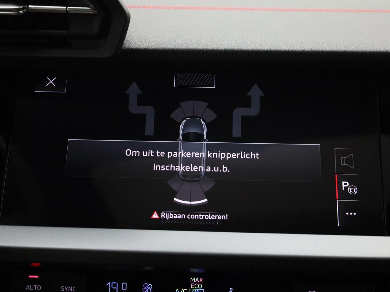 Audi A3 SPORTBACK 45 TFSIe 272PK S Line Competition · Panoramadak · Drive select · Camera + Parkeersensoren · Garantie tot april 2027