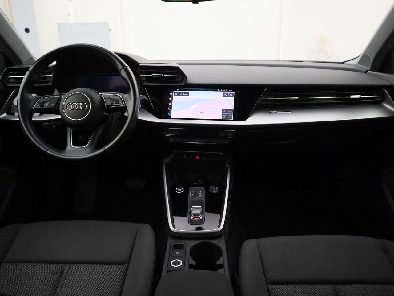 Audi A3 SPORTBACK 35 TFSI/150PK Advanced · Navigatie · Stoelverwarming · Parkeersensoren