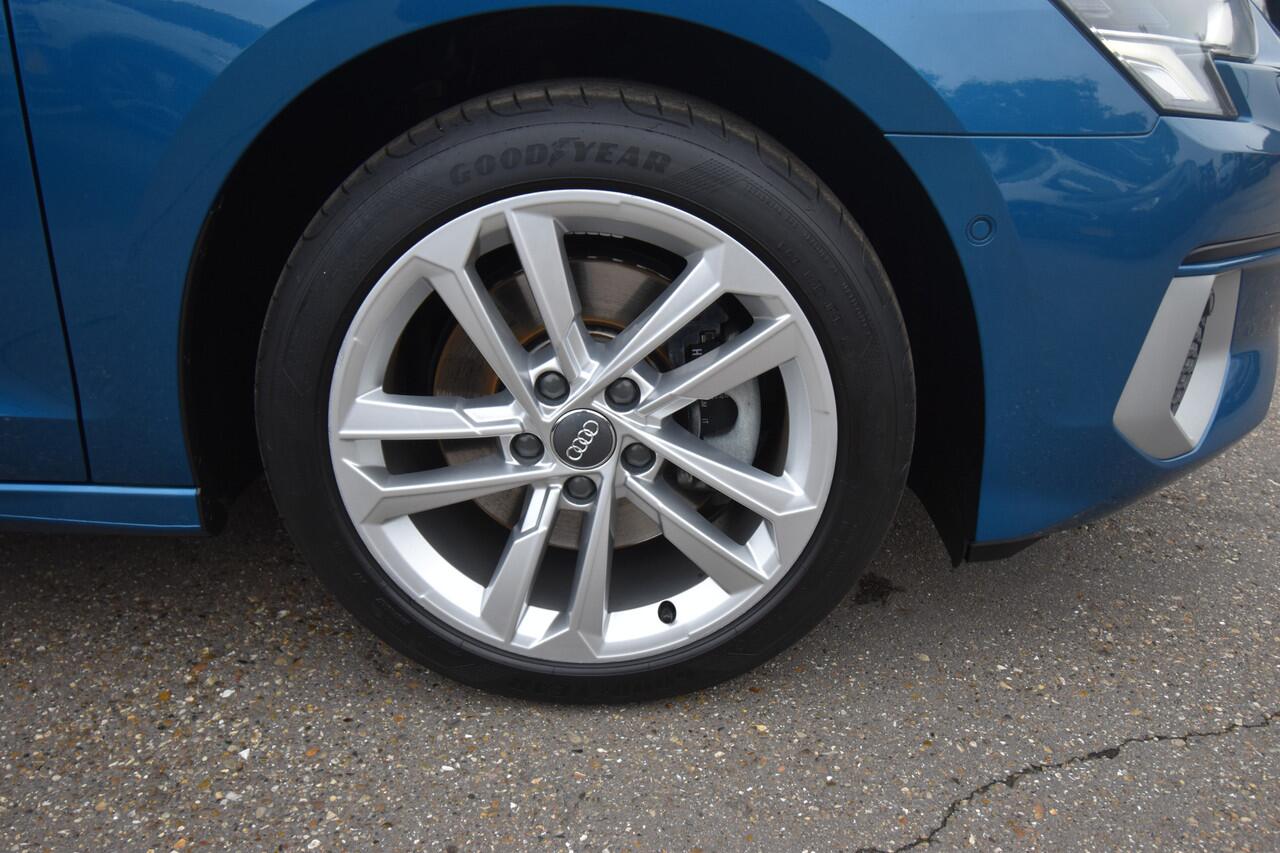 Audi A3 SPORTBACK 35 TFSI Business edition , VIRTUAL COCKPIT , LED KOPL , PDC V+A , NAVI , V ST VERW , CLIMATR ,