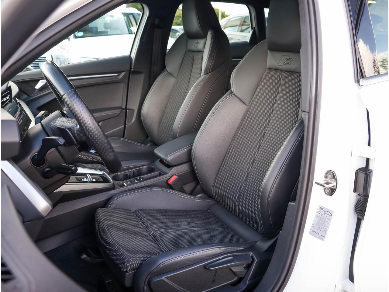 Audi A3 SPORTBACK 30 TFSI S edition Automaat 2x S Line Matrix LED