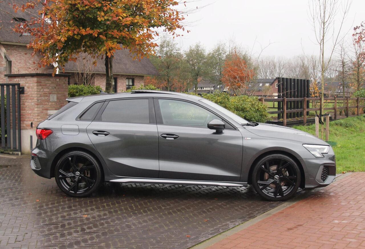 Audi A3 SPORTBACK 35 TFSI S edition | 2X S-Line | Schuifdak | 19 Inch | Black Optic | NL-Auto |