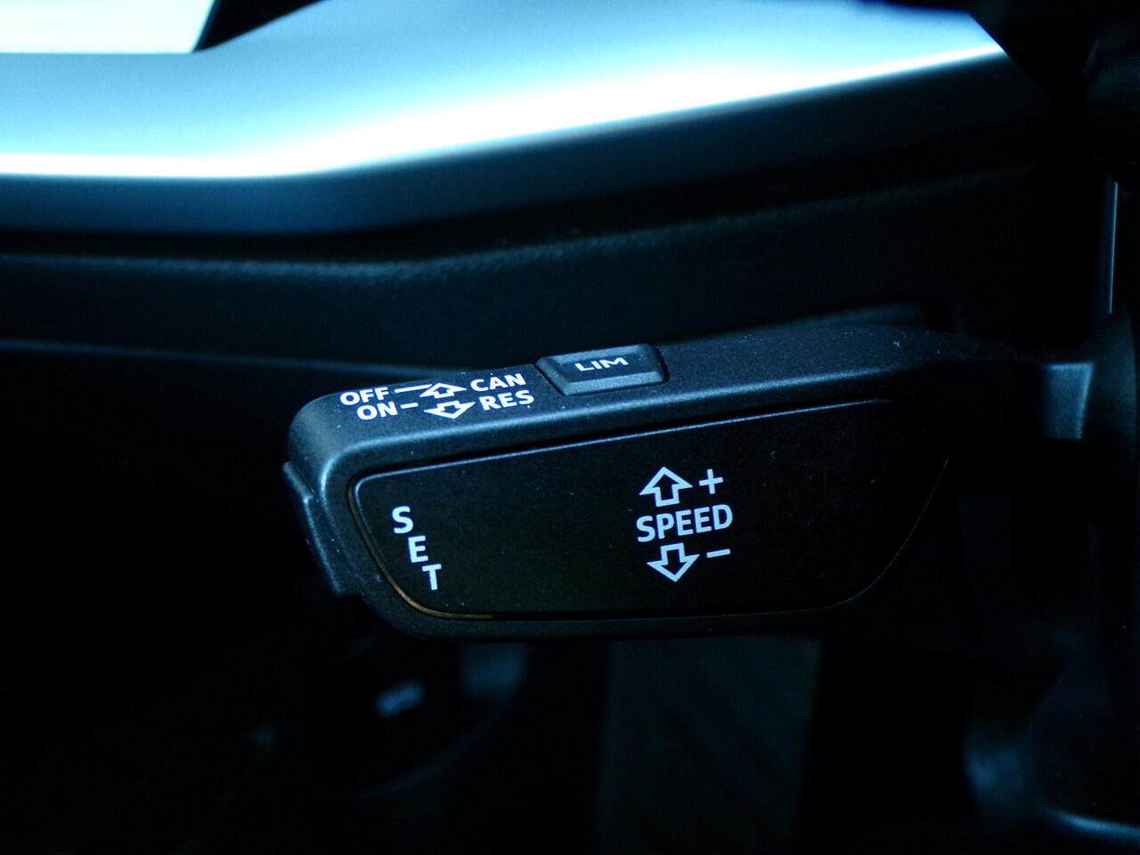 Audi A3 SPORTBACK 35 TFSI Business Edition, Full LED / Carplay + Android Auto / Camera + Sensoren / Climate control / 17' Velgen