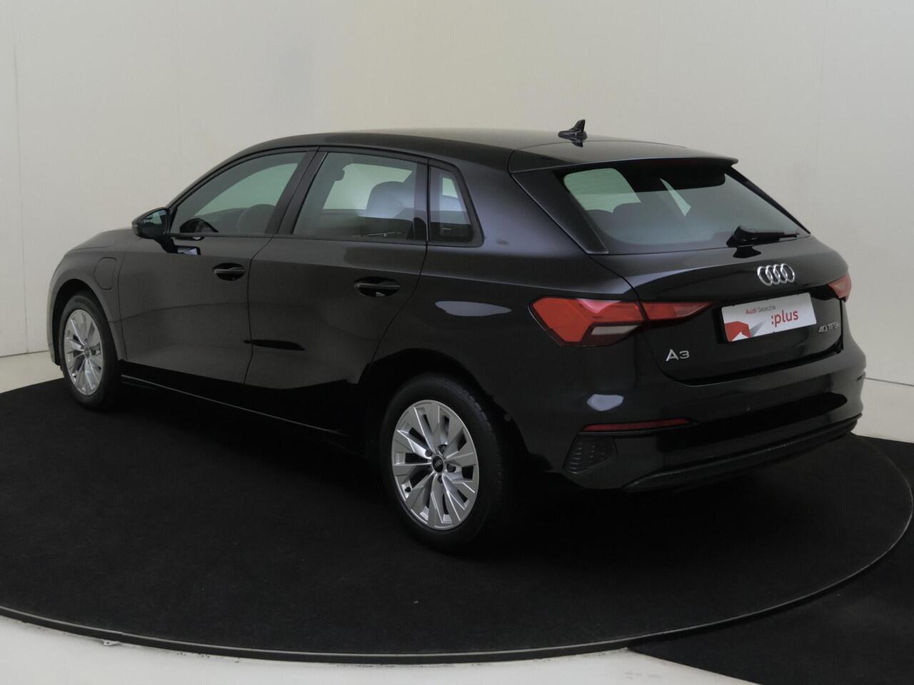 Audi A3 SPORTBACK 40 TFSI e Advanced edition | Lederen bekleding | Virtual cockpit Plus | Stoelverwarming | Navigatie Plus | Parkeerasisstent | CarPlay | Cruise control |